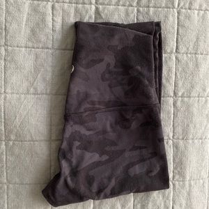 Used lululemon black camo aligns 25” size 4